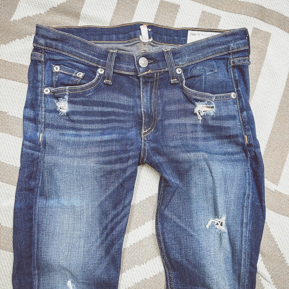 Rag & Bone Capri Jean in dark shredded wash size 26